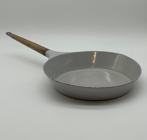 Poele fonte creuset - fonte, le